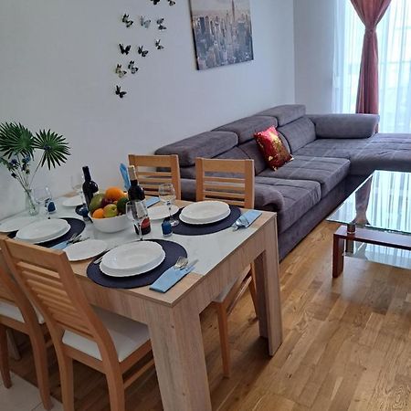 Mariposa, Apartment With Balcony, Private Parking In The Garage, Near The Biggest Shopping Center Mall Of Split Exteriör bild