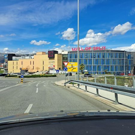 Mariposa, Apartment With Balcony, Private Parking In The Garage, Near The Biggest Shopping Center Mall Of Split Exteriör bild