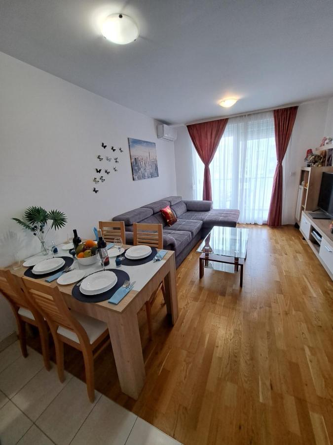 Mariposa, Apartment With Balcony, Private Parking In The Garage, Near The Biggest Shopping Center Mall Of Split Exteriör bild