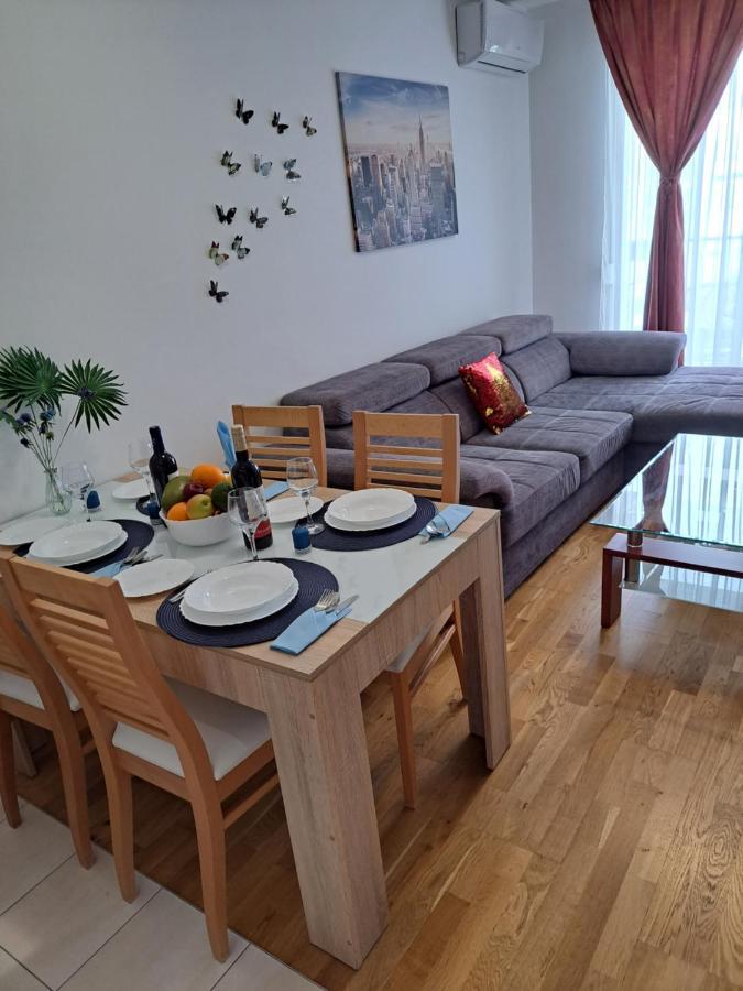 Mariposa, Apartment With Balcony, Private Parking In The Garage, Near The Biggest Shopping Center Mall Of Split Exteriör bild