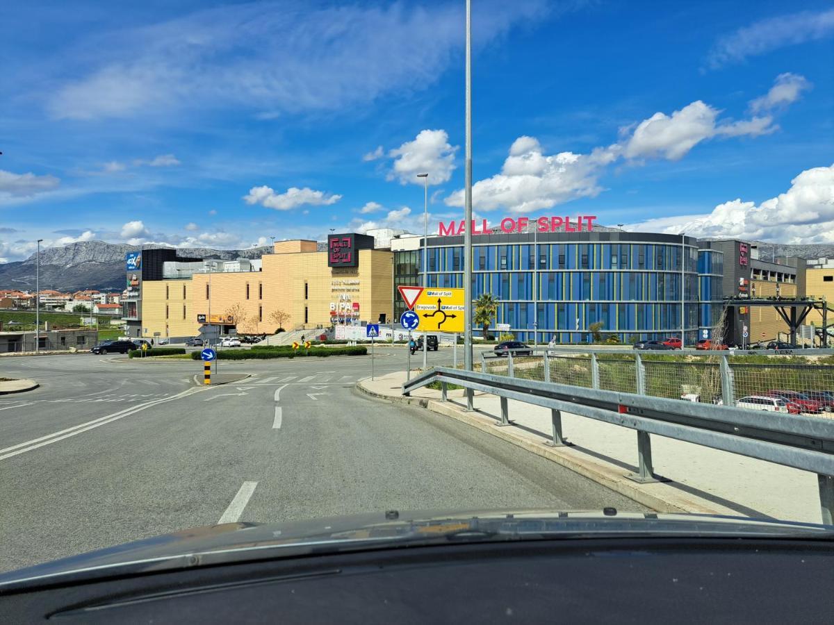 Mariposa, Apartment With Balcony, Private Parking In The Garage, Near The Biggest Shopping Center Mall Of Split Exteriör bild