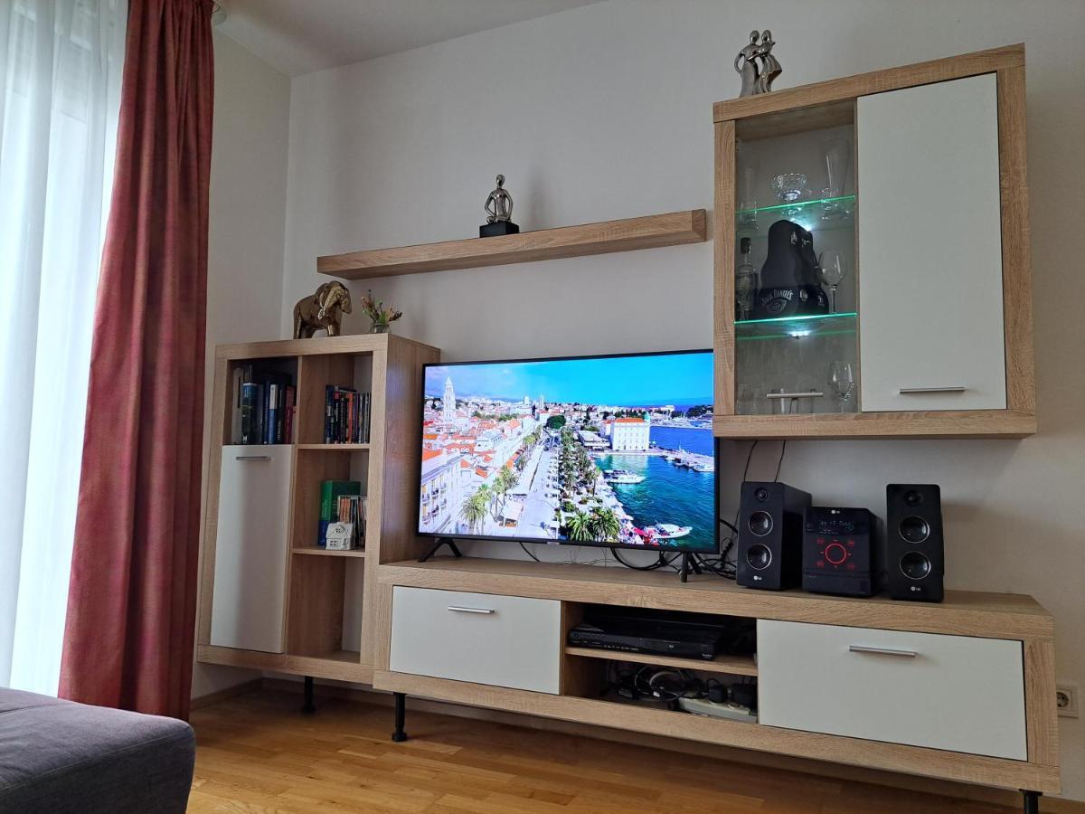 Mariposa, Apartment With Balcony, Private Parking In The Garage, Near The Biggest Shopping Center Mall Of Split Exteriör bild