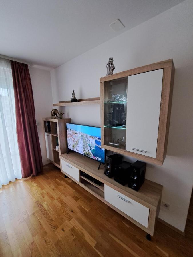 Mariposa, Apartment With Balcony, Private Parking In The Garage, Near The Biggest Shopping Center Mall Of Split Exteriör bild