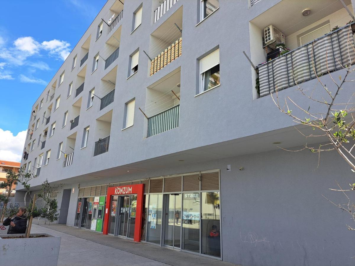 Mariposa, Apartment With Balcony, Private Parking In The Garage, Near The Biggest Shopping Center Mall Of Split Exteriör bild