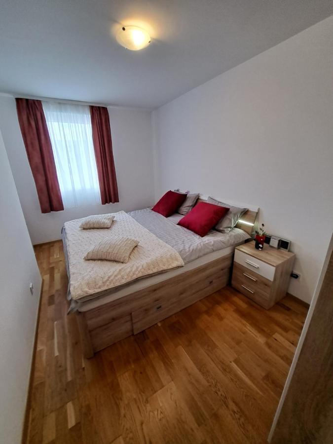 Mariposa, Apartment With Balcony, Private Parking In The Garage, Near The Biggest Shopping Center Mall Of Split Exteriör bild